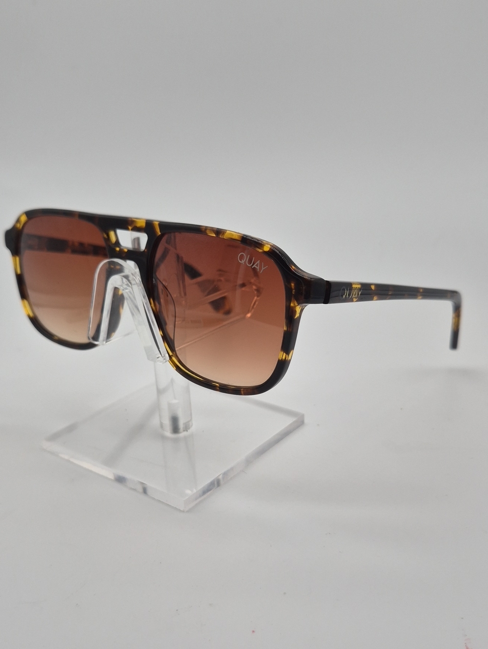 Quay Australia Tortoiseshell Frame with Brown Gradient Lenses
